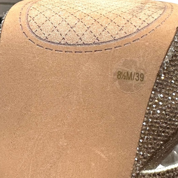 🌸JESSICA SIMPSON🌸 Women's Oluina Embellished
Platform Pump Size: 8.5 - Picture 12 of 13